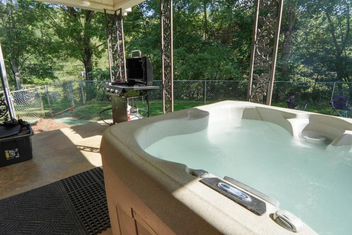 Trail-Ready Retreat Near Waterfalls W/ Hot Tub Villa Brevard Exteriör bild